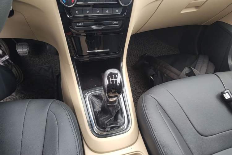 Used Chery E3 2015 1.5L Manual Fashion Model Gear Lever