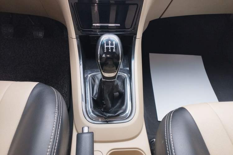 Used Chery E3 2015 1.5L Manual Fashion Model Gear Lever