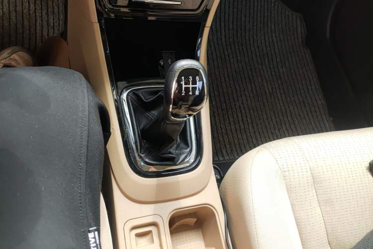 Used Chery E3 2015 1.5L Manual Fashion Model Gear Lever