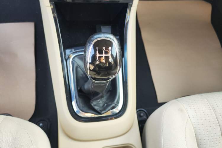 Used Chery E3 2015 1.5L Manual Fashion Model Gear Lever