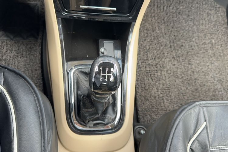 Used Chery E3 2015 1.5L Manual Fashion Model Gear Lever