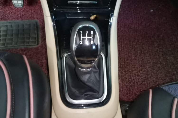 Used Chery E3 2015 1.5L Manual Fashion Model Gear Lever