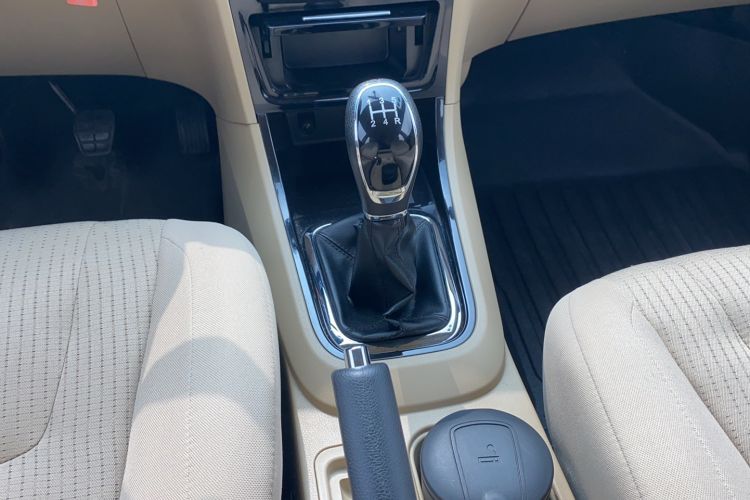 Used Chery E3 2015 1.5L Manual Fashion Model Gear Lever