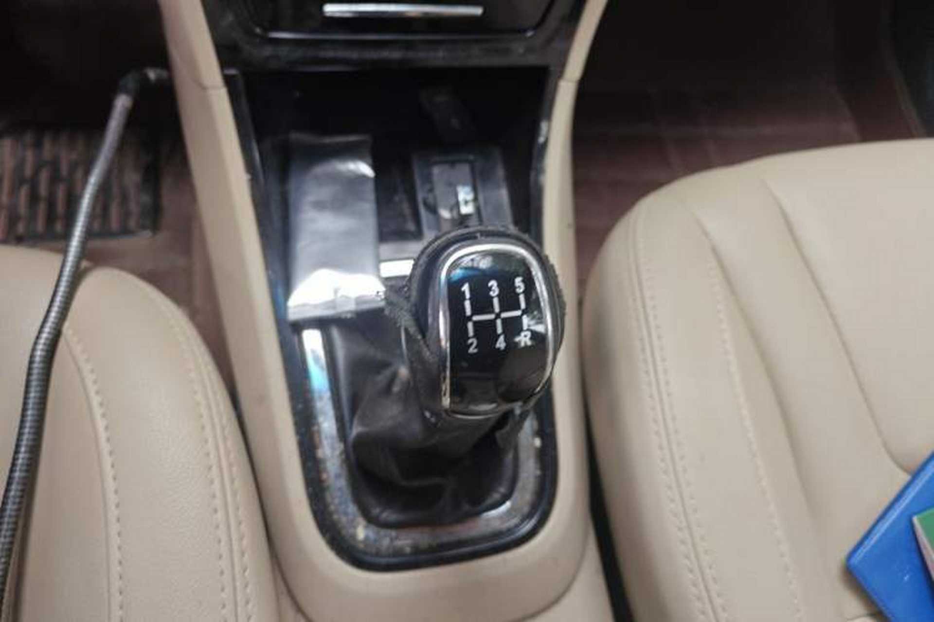 Used Chery E3 2015 1.5L Manual ZhiShang Model Gear Lever
