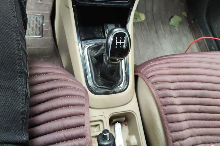 Used Chery E3 2015 1.5L Manual Fashion Model Gear Lever
