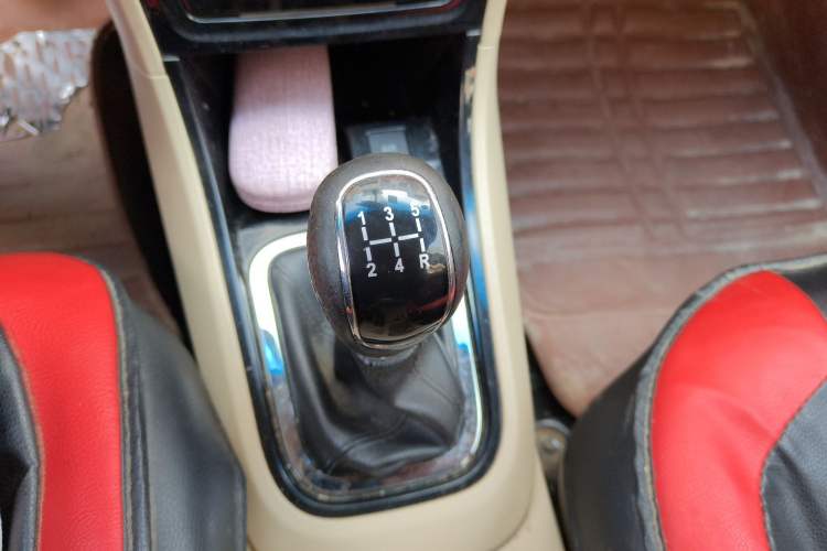 Used Chery E3 2015 1.5L Manual Fashion Model Gear Lever