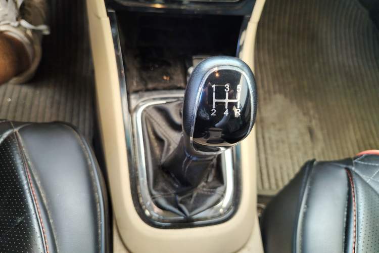 Used Chery E3 2015 1.5L Manual Fashion Model Gear Lever