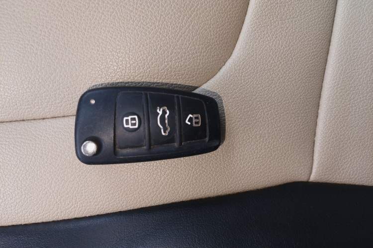 Used Chery E3 2015 1.5L Manual Fashion Model Interior 1