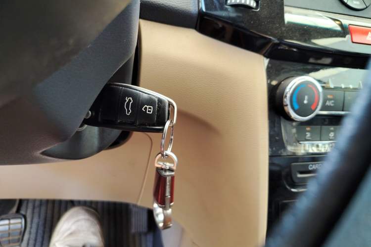 Used Chery E3 2015 1.5L Manual Fashion Model Interior 1