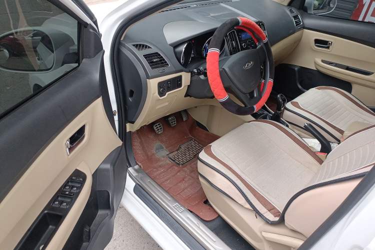 Used Chery E3 2015 1.5L Manual Fashion Model Interior 2