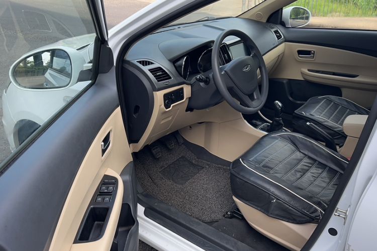 Used Chery E3 2015 1.5L Manual Fashion Model Interior 2