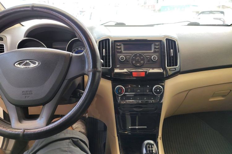 Used Chery E3 2015 1.5L Manual Fashion Model Interior 2