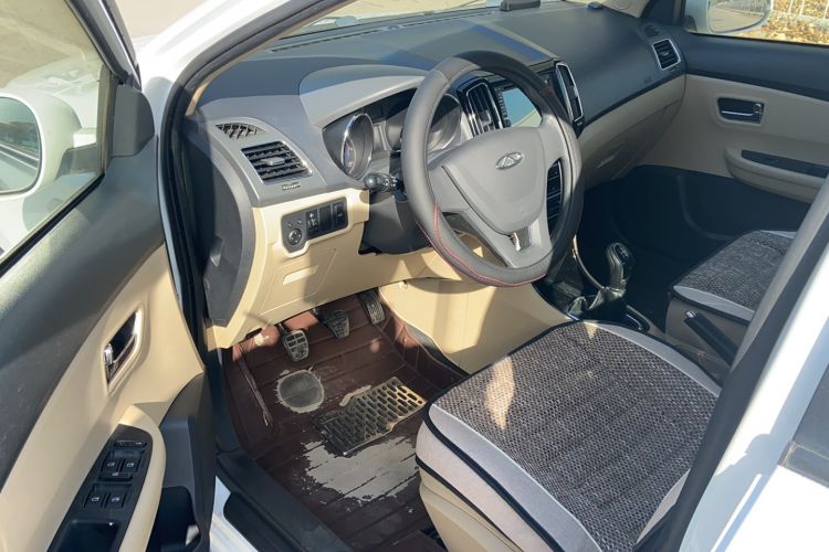 Used Chery E3 2015 1.5L Manual Fashion Model Interior 2