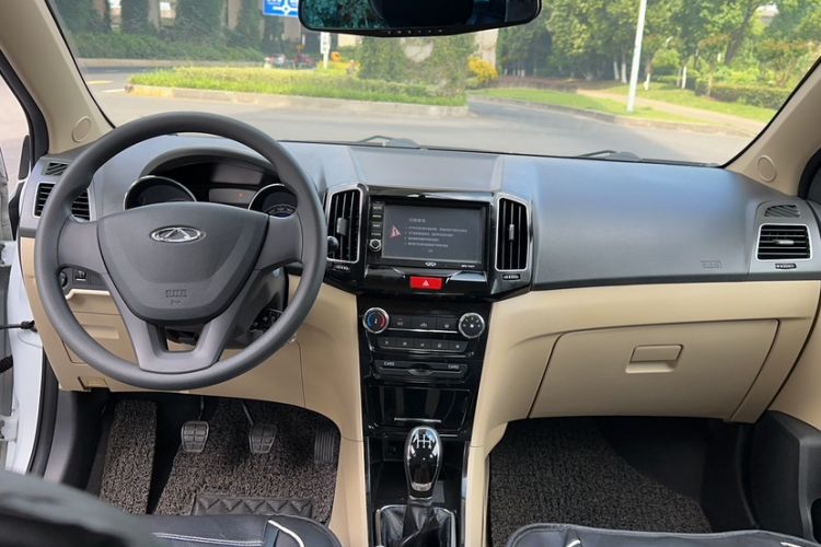 Used Chery E3 2015 1.5L Manual Fashion Model Interior 3