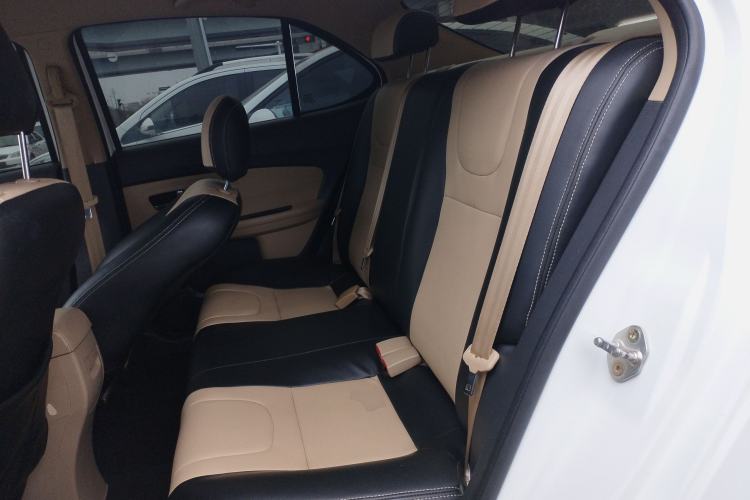 Used Chery E3 2015 1.5L Manual Fashion Model Interior 4