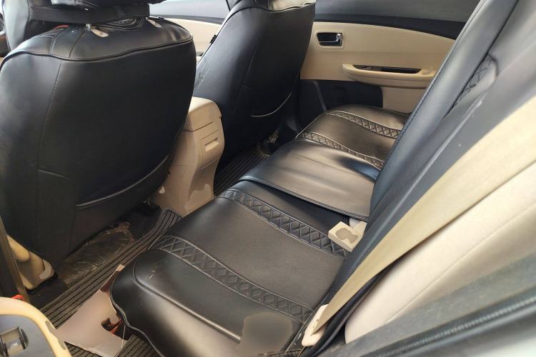 Used Chery E3 2015 1.5L Manual Fashion Model Interior 4
