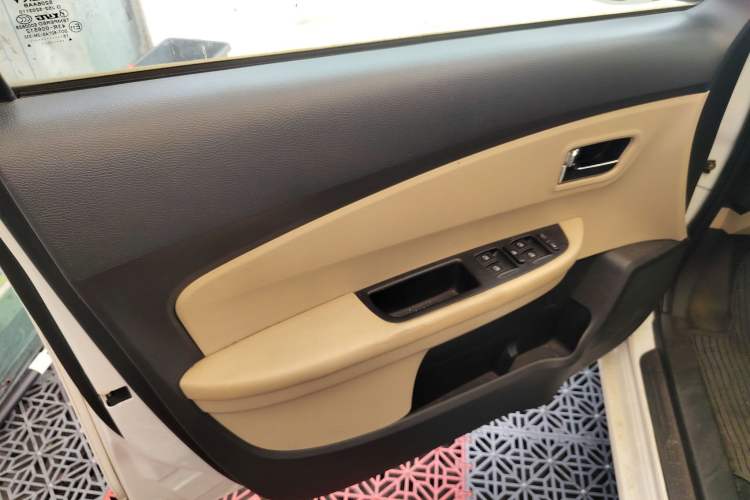 Used Chery E3 2015 1.5L Manual Fashion Model Interior 7