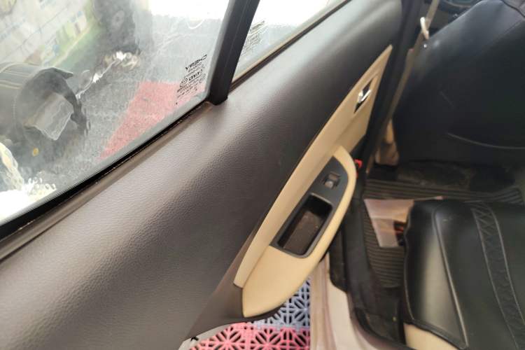 Used Chery E3 2015 1.5L Manual Fashion Model Interior 8