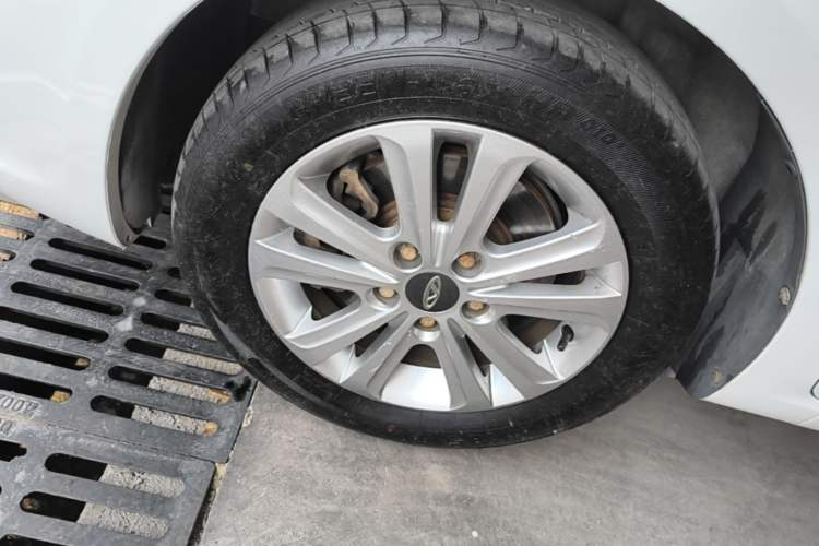 Used Chery E3 2015 1.5L Manual ZhiShang Model Left Front Wheel Hub