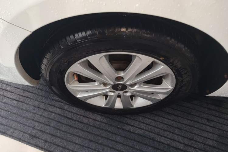 Used Chery E3 2015 1.5L Manual Fashion Model Left Front Wheel Hub