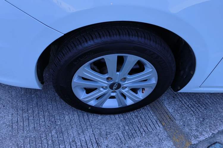 Used Chery E3 2015 1.5L Manual Fashion Model Left Front Wheel Hub