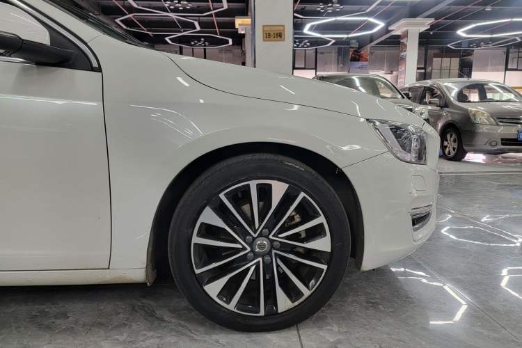 Used Chery E3 2015 1.5L Manual ZhiShang Model Left Front Wheel Hub