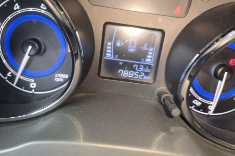 Used Chery E3 2015 1.5L Manual Fashion Model Odometer Close Up