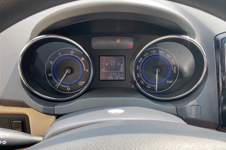 Used Chery E3 2015 1.5L Manual Fashion Model Odometer Close Up