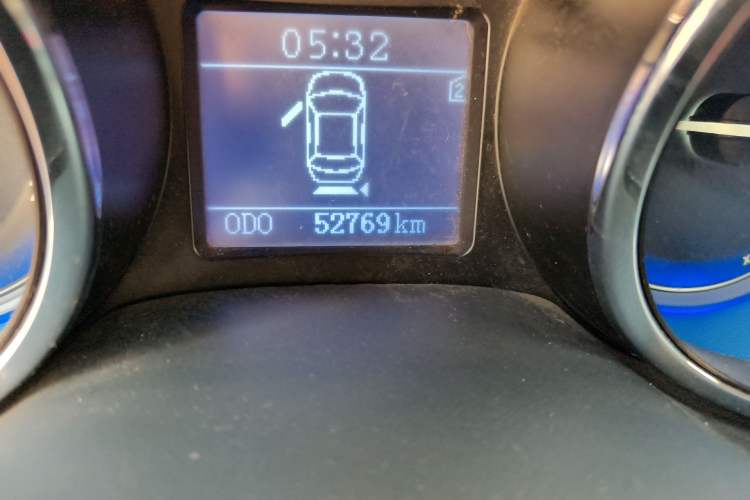 Used Chery E3 2015 1.5L Manual Fashion Model Odometer Close Up
