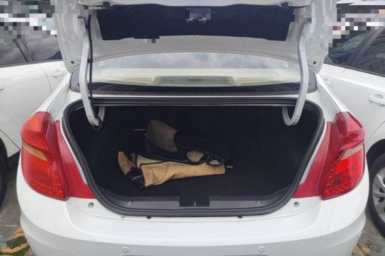 Used Chery E3 2015 1.5L Manual Fashion Model Trunk