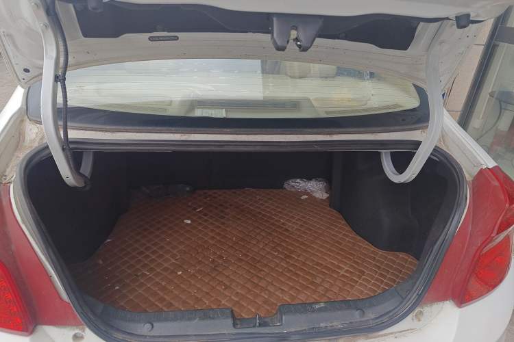Used Chery E3 2015 1.5L Manual Fashion Model Trunk