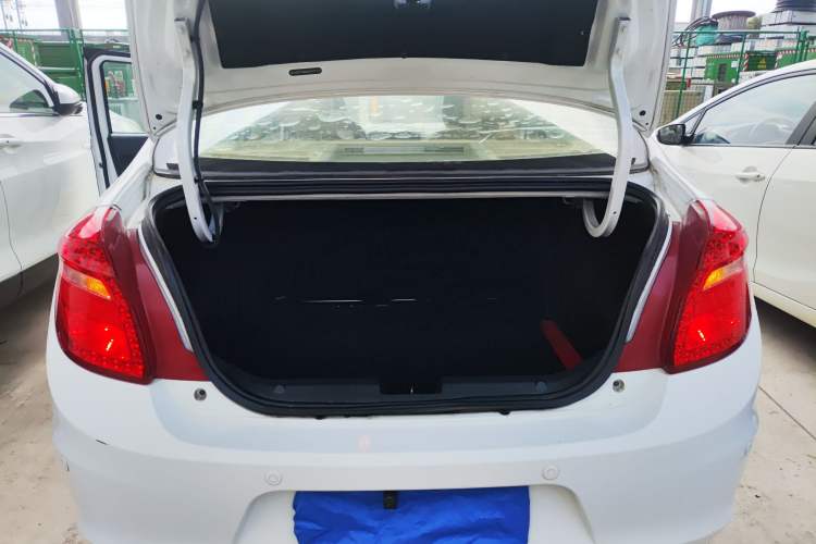 Used Chery E3 2015 1.5L Manual Fashion Model Trunk