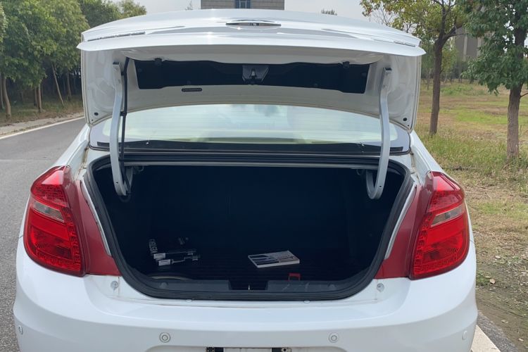 Used Chery E3 2015 1.5L Manual Fashion Model Trunk
