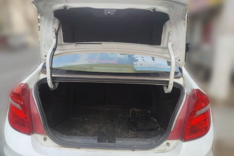 Used Chery E3 2015 1.5L Manual Fashion Model Trunk