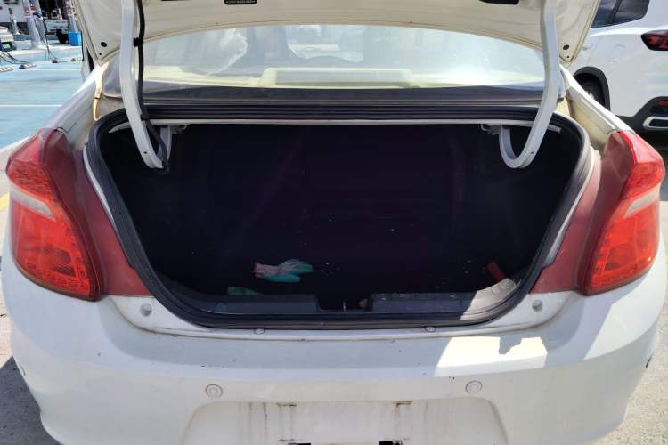 Used Chery E3 2015 1.5L Manual Fashion Model Trunk