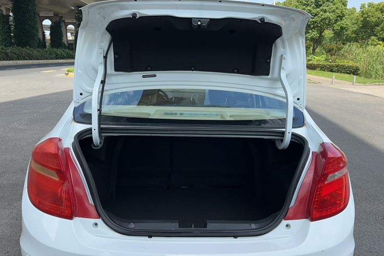 Used Chery E3 2015 1.5L Manual Fashion Model Trunk