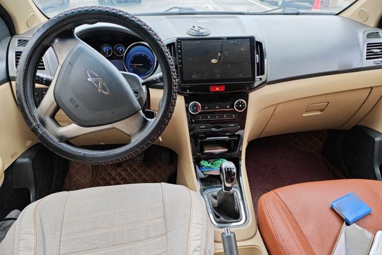 Used Chery E3 2015 1.5L Manual Fashion Model Center Console