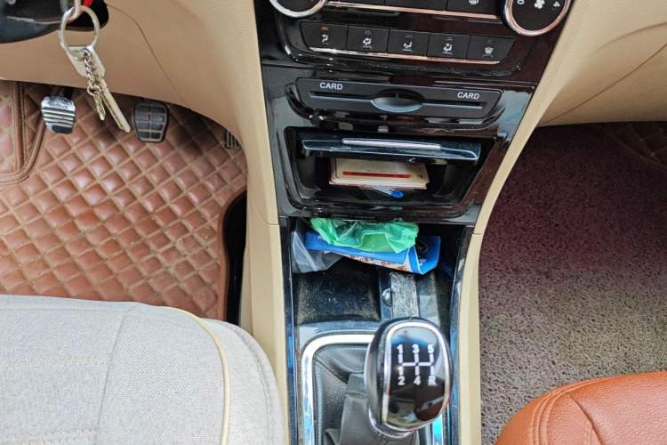 Used Chery E3 2015 1.5L Manual Fashion Model Gear Lever