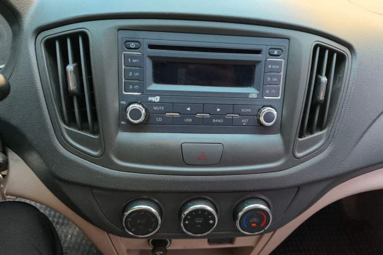 Used Chery E5 2011 1.5L Manual Enjoyment Model Audio And AC Panel