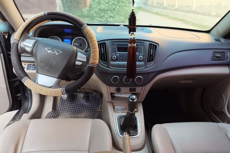 Used Chery E5 2011 1.5L Manual Enjoyment Model Center Console