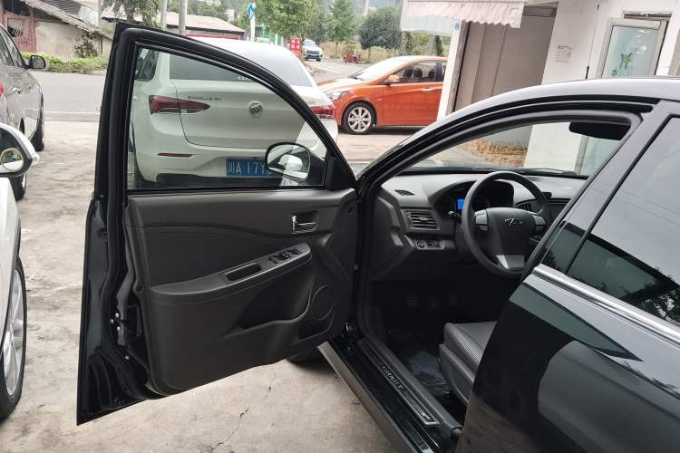 Used Chery E5 2011 1.5L Manual Zhiyue Version Interior 10