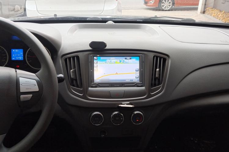 Used Chery E5 2011 1.5L Manual Zhiyue Version Interior 3