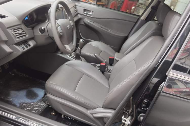 Used Chery E5 2011 1.5L Manual Zhiyue Version Interior 5
