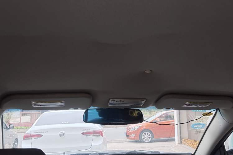 Used Chery E5 2011 1.5L Manual Zhiyue Version Interior 7