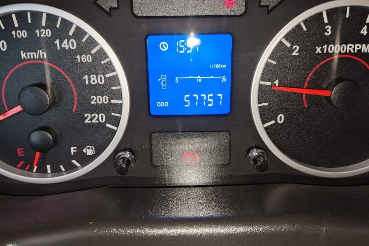 Used Chery E5 2011 1.5L Manual Zhiyue Version Odometer Close Up