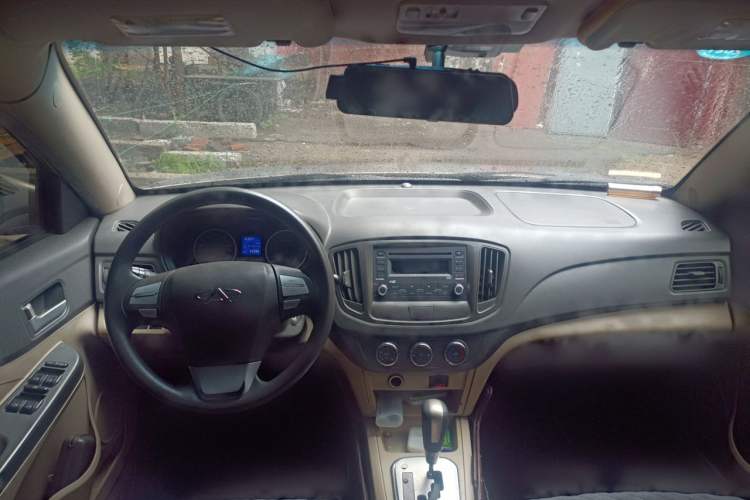Used Chery E5 2011 1.8L CVT Enjoyment Model Center Console