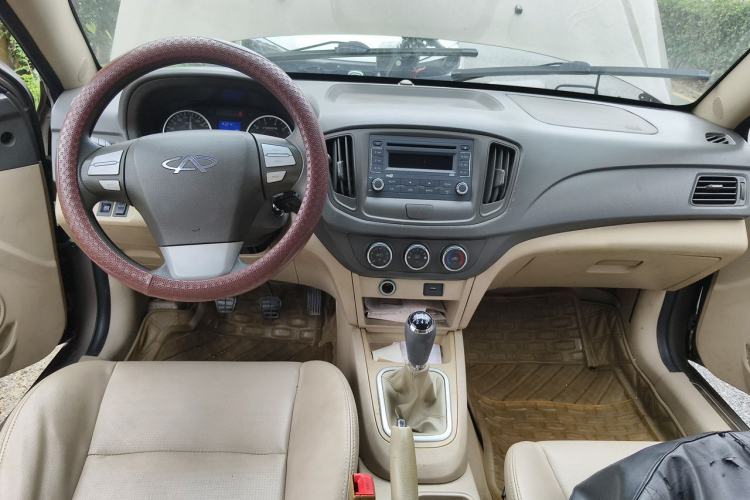Used Chery E5 2011 1.5L Manual Enjoyment Model Center Console