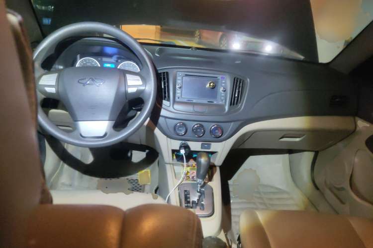 Used Chery E5 2012 1.8L CVT Sport Edition Center Console