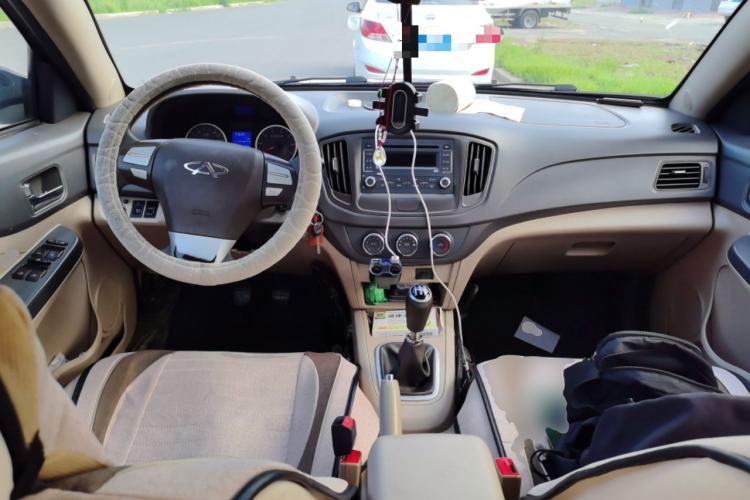 Used Chery E5 2012 1.5L Manual Sport Edition Center Console