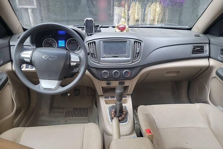 Used Chery E5 2012 1.5L Manual Sport Edition Center Console